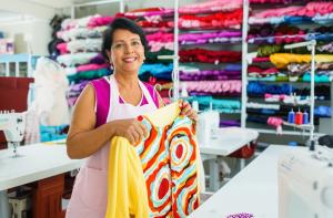 Imagem para o artigo: Cansada de Roupas que Não Servem ou Sonha em Criar Suas Próprias Peças? Descubra o Poder da Costura em Nova Mutum!