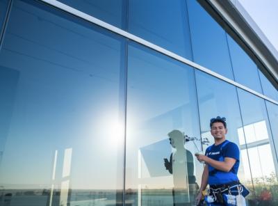 Cansado de Vidros Embaçados? Dê um Brilho Cristalino a Nova Mutum com a Limpeza Profissional que Seu Imóvel Merece!