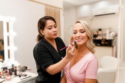 Maquiadora em Domicílio em Nova Mutum: Seu Brilho, Seu Conforto, Sem Estresse.