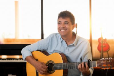 Sua Jornada Musical Começa AGORA em Nova Mutum: Realize o Sonho de Tocar!